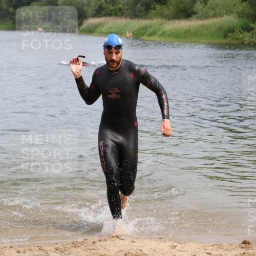 21.06.2025 - 27. Vierlanden-Triathlon Lena Gebhardt http://msf.ph/oto/8037897 15.06.2025 12:08:50 Schwimmen 1033, 1034, 1035, 1036, 1037, 1038 meine-sportfotos.de