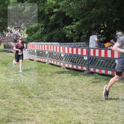 15.06.2025 - 27. Vierlanden-Triathlon KatJ http://msf.ph/oto/8037898 15.06.2025 11:31:01 Schwimmen  meine-sportfotos.de