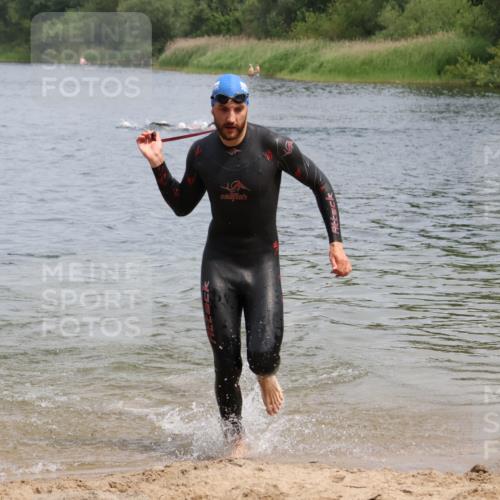 21.06.2025 - 27. Vierlanden-Triathlon Lena Gebhardt http://msf.ph/oto/8037901 15.06.2025 12:08:50 Schwimmen 1033, 1034, 1035, 1036, 1037, 1038 meine-sportfotos.de