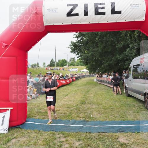 21.06.2025 - 27. Vierlanden-Triathlon MichiJ http://msf.ph/oto/8037903 15.06.2026 13:13:55 Ziel 134 meine-sportfotos.de