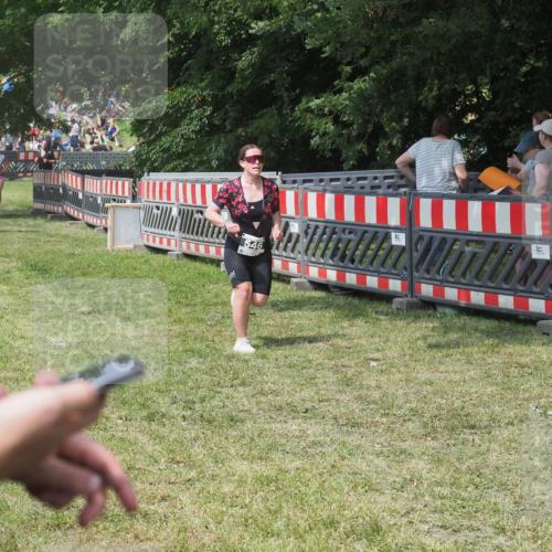 15.06.2025 - 27. Vierlanden-Triathlon KatJ http://msf.ph/oto/8037906 15.06.2025 11:31:02 Schwimmen  meine-sportfotos.de