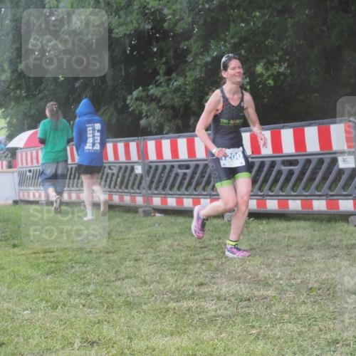 21.06.2025 - 27. Vierlanden-Triathlon KatJ http://msf.ph/oto/8037907 15.06.2025 14:19:33 Ziel 1198, 1200, 1265, 1303 meine-sportfotos.de
