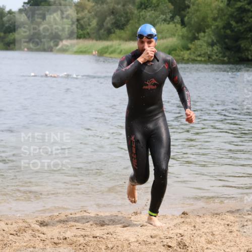 21.06.2025 - 27. Vierlanden-Triathlon Lena Gebhardt http://msf.ph/oto/8037921 15.06.2025 12:08:51 Schwimmen 1033, 1034, 1035, 1036, 1037, 1038 meine-sportfotos.de