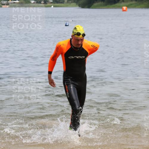 21.06.2025 - 27. Vierlanden-Triathlon Lena Gebhardt http://msf.ph/oto/8037928 15.06.2025 12:08:52 Schwimmen 1032, 1033, 1034, 1035, 1036, 1037, 1038 meine-sportfotos.de