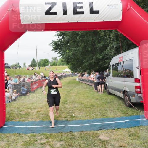 21.06.2025 - 27. Vierlanden-Triathlon MichiJ http://msf.ph/oto/8037930 15.06.2026 13:14:26 Ziel 981 meine-sportfotos.de