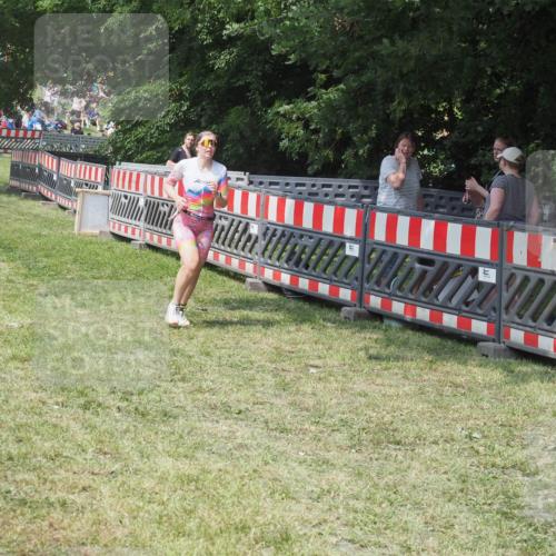 15.06.2025 - 27. Vierlanden-Triathlon KatJ http://msf.ph/oto/8037931 15.06.2025 11:31:08 Schwimmen  meine-sportfotos.de