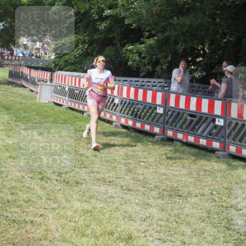 15.06.2025 - 27. Vierlanden-Triathlon KatJ http://msf.ph/oto/8037937 15.06.2025 11:31:08 Schwimmen  meine-sportfotos.de