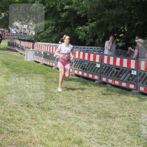 15.06.2025 - 27. Vierlanden-Triathlon KatJ http://msf.ph/oto/8037943 15.06.2025 11:31:08 Schwimmen  meine-sportfotos.de