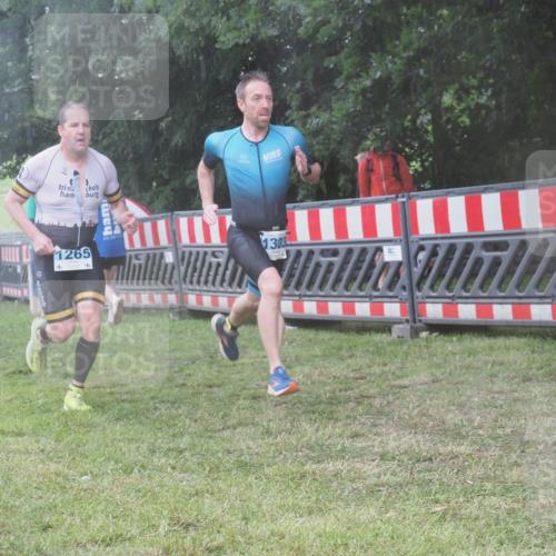 21.06.2025 - 27. Vierlanden-Triathlon KatJ http://msf.ph/oto/8037948 15.06.2025 14:19:34 Ziel 1198, 1200, 1265, 1303 meine-sportfotos.de