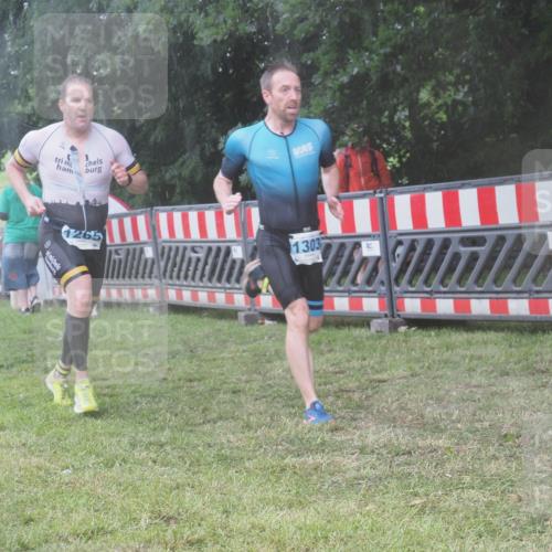 21.06.2025 - 27. Vierlanden-Triathlon KatJ http://msf.ph/oto/8037954 15.06.2025 14:19:34 Ziel 1198, 1200, 1265, 1303 meine-sportfotos.de