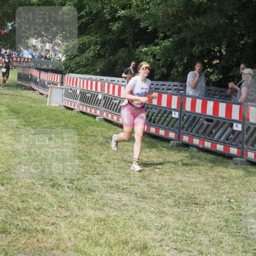 15.06.2025 - 27. Vierlanden-Triathlon KatJ http://msf.ph/oto/8037958 15.06.2025 11:31:09 Schwimmen  meine-sportfotos.de