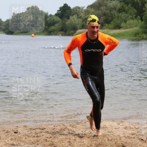 21.06.2025 - 27. Vierlanden-Triathlon Lena Gebhardt http://msf.ph/oto/8037961 15.06.2025 12:08:54 Schwimmen 1032, 1033, 1034, 1035, 1036, 1037, 1038 meine-sportfotos.de