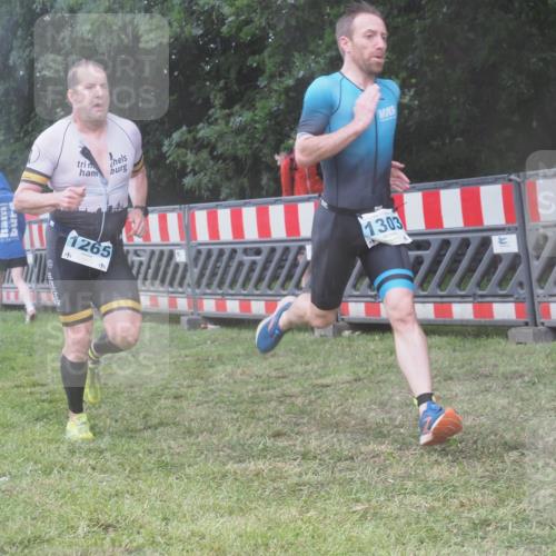 21.06.2025 - 27. Vierlanden-Triathlon KatJ http://msf.ph/oto/8037965 15.06.2025 14:19:35 Ziel 1200, 1265, 1303 meine-sportfotos.de
