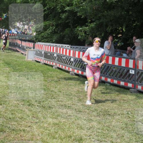 15.06.2025 - 27. Vierlanden-Triathlon KatJ http://msf.ph/oto/8037973 15.06.2025 11:31:09 Schwimmen  meine-sportfotos.de