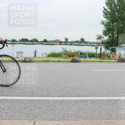 15.06.2025 - 27. Vierlanden-Triathlon H.Heesch http://msf.ph/oto/8037974 15.06.2025 10:54:39 Radfahren 379 meine-sportfotos.de