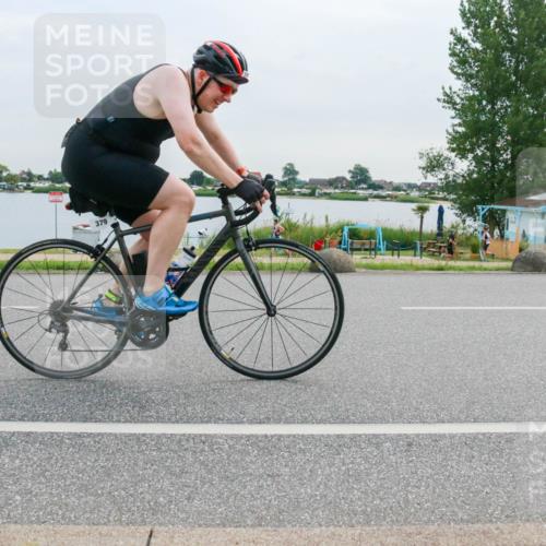 15.06.2025 - 27. Vierlanden-Triathlon H.Heesch http://msf.ph/oto/8037978 15.06.2025 10:54:39 Radfahren 379 meine-sportfotos.de