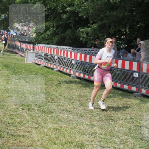 15.06.2025 - 27. Vierlanden-Triathlon KatJ http://msf.ph/oto/8037980 15.06.2025 11:31:09 Schwimmen  meine-sportfotos.de