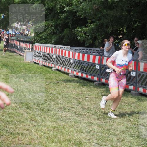 15.06.2025 - 27. Vierlanden-Triathlon KatJ http://msf.ph/oto/8037988 15.06.2025 11:31:09 Schwimmen  meine-sportfotos.de