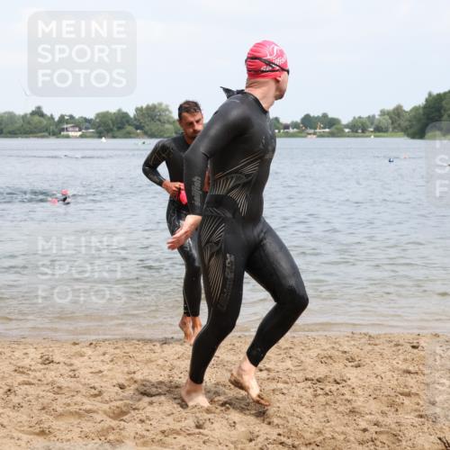 21.06.2025 - 27. Vierlanden-Triathlon Lena Gebhardt http://msf.ph/oto/8037990 15.06.2025 12:09:00 Schwimmen 1032, 1033, 1035, 1036 meine-sportfotos.de