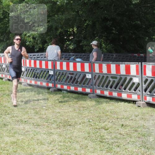 15.06.2025 - 27. Vierlanden-Triathlon KatJ http://msf.ph/oto/8037992 15.06.2025 11:31:14 Schwimmen  meine-sportfotos.de