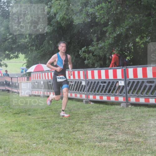21.06.2025 - 27. Vierlanden-Triathlon KatJ http://msf.ph/oto/8037994 15.06.2025 14:19:55 Ziel 1232, 1310 meine-sportfotos.de