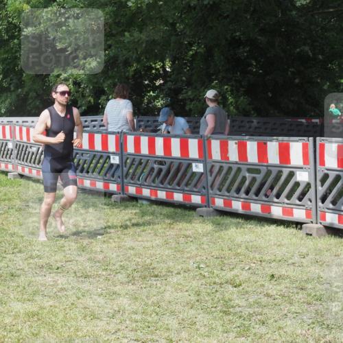 15.06.2025 - 27. Vierlanden-Triathlon KatJ http://msf.ph/oto/8038000 15.06.2025 11:31:14 Schwimmen  meine-sportfotos.de