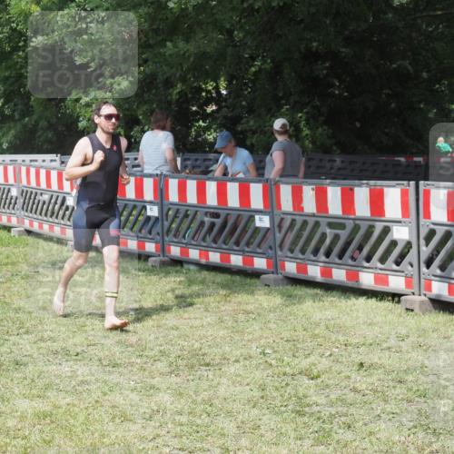 15.06.2025 - 27. Vierlanden-Triathlon KatJ http://msf.ph/oto/8038002 15.06.2025 11:31:15 Schwimmen  meine-sportfotos.de