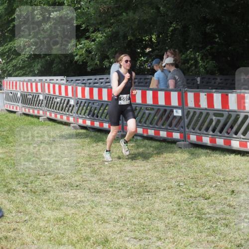15.06.2025 - 27. Vierlanden-Triathlon KatJ http://msf.ph/oto/8038010 15.06.2025 11:31:20 Schwimmen  meine-sportfotos.de