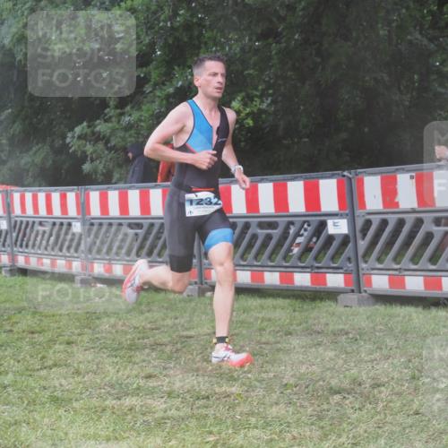 21.06.2025 - 27. Vierlanden-Triathlon KatJ http://msf.ph/oto/8038013 15.06.2025 14:19:56 Ziel 1232, 1310 meine-sportfotos.de