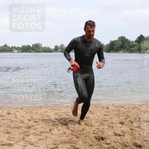 21.06.2025 - 27. Vierlanden-Triathlon Lena Gebhardt http://msf.ph/oto/8038014 15.06.2025 12:09:01 Schwimmen 1032, 1033, 1035, 1036 meine-sportfotos.de