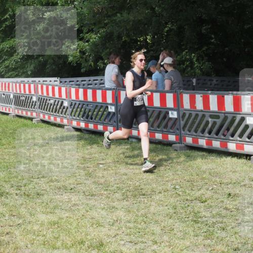 15.06.2025 - 27. Vierlanden-Triathlon KatJ http://msf.ph/oto/8038015 15.06.2025 11:31:20 Schwimmen  meine-sportfotos.de