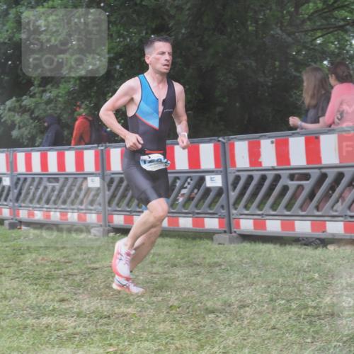 21.06.2025 - 27. Vierlanden-Triathlon KatJ http://msf.ph/oto/8038018 15.06.2025 14:19:56 Ziel 1232, 1310 meine-sportfotos.de