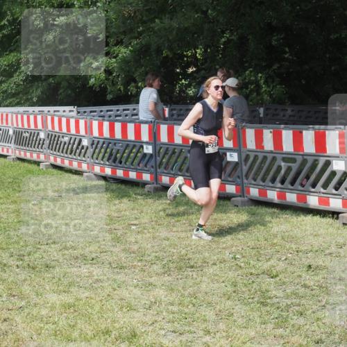 15.06.2025 - 27. Vierlanden-Triathlon KatJ http://msf.ph/oto/8038020 15.06.2025 11:31:20 Schwimmen  meine-sportfotos.de