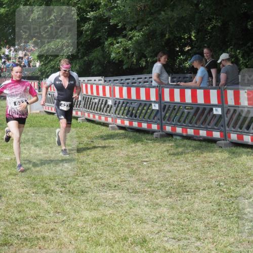 15.06.2025 - 27. Vierlanden-Triathlon KatJ http://msf.ph/oto/8038027 15.06.2025 11:31:22 Schwimmen  meine-sportfotos.de
