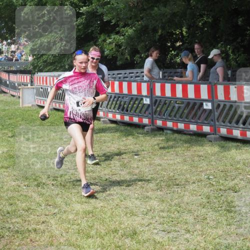 15.06.2025 - 27. Vierlanden-Triathlon KatJ http://msf.ph/oto/8038044 15.06.2025 11:31:23 Schwimmen  meine-sportfotos.de