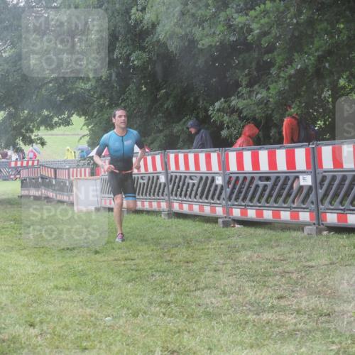 21.06.2025 - 27. Vierlanden-Triathlon KatJ http://msf.ph/oto/8038051 15.06.2025 14:20:01 Ziel 1310 meine-sportfotos.de