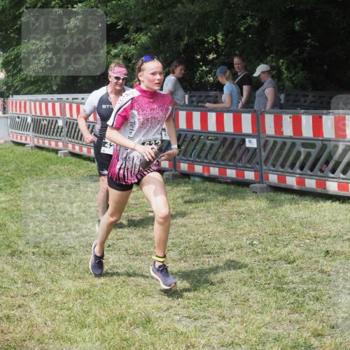 15.06.2025 - 27. Vierlanden-Triathlon KatJ http://msf.ph/oto/8038057 15.06.2025 11:31:23 Schwimmen  meine-sportfotos.de