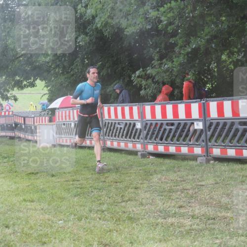 21.06.2025 - 27. Vierlanden-Triathlon KatJ http://msf.ph/oto/8038058 15.06.2025 14:20:01 Ziel 1310 meine-sportfotos.de