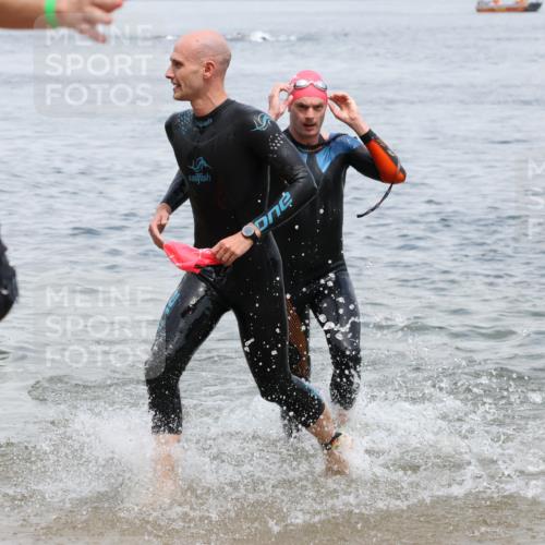 21.06.2025 - 27. Vierlanden-Triathlon Lena Gebhardt http://msf.ph/oto/8038066 15.06.2025 12:09:17 Schwimmen 1029, 1030, 1031 meine-sportfotos.de