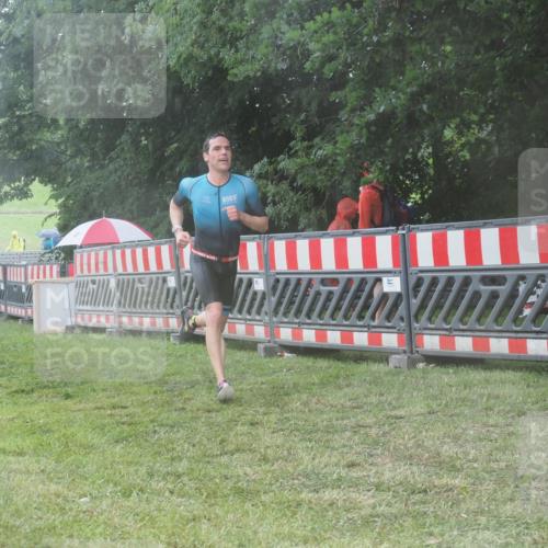 21.06.2025 - 27. Vierlanden-Triathlon KatJ http://msf.ph/oto/8038068 15.06.2025 14:20:02 Ziel 1310 meine-sportfotos.de