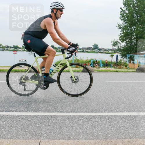 15.06.2025 - 27. Vierlanden-Triathlon H.Heesch http://msf.ph/oto/8038080 15.06.2025 10:55:18 Radfahren 125 meine-sportfotos.de