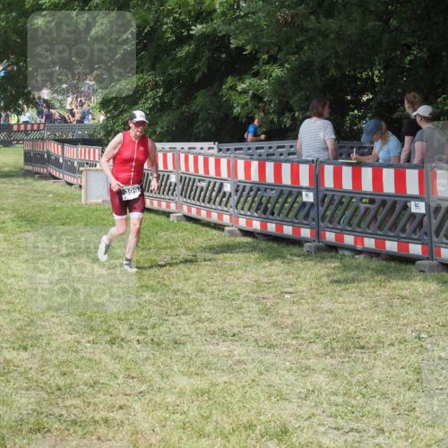 15.06.2025 - 27. Vierlanden-Triathlon KatJ http://msf.ph/oto/8038092 15.06.2025 11:31:54 Schwimmen  meine-sportfotos.de