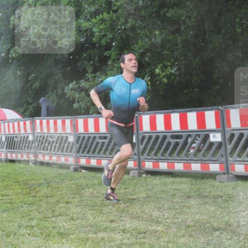 21.06.2025 - 27. Vierlanden-Triathlon KatJ http://msf.ph/oto/8038095 15.06.2025 14:20:02 Ziel 1310 meine-sportfotos.de