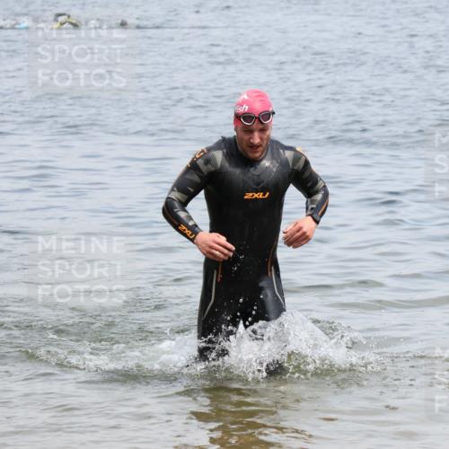 21.06.2025 - 27. Vierlanden-Triathlon Lena Gebhardt http://msf.ph/oto/8038099 15.06.2025 12:09:23 Schwimmen 1029, 1030, 1031 meine-sportfotos.de