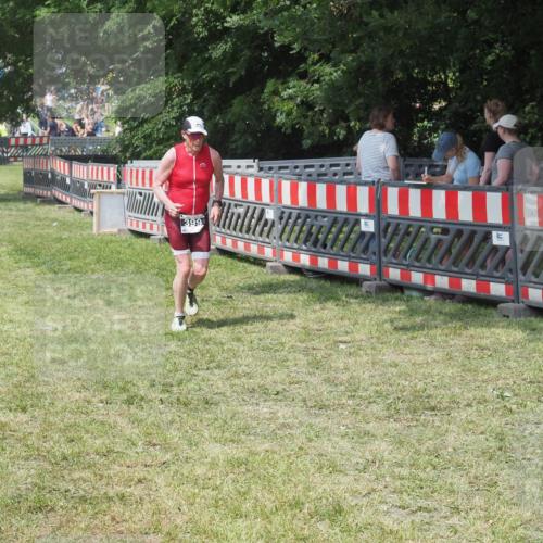 15.06.2025 - 27. Vierlanden-Triathlon KatJ http://msf.ph/oto/8038115 15.06.2025 11:31:54 Schwimmen  meine-sportfotos.de