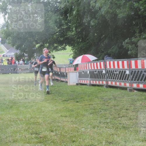 21.06.2025 - 27. Vierlanden-Triathlon KatJ http://msf.ph/oto/8038118 15.06.2025 14:20:13 Ziel 910, 1209, 1213 meine-sportfotos.de