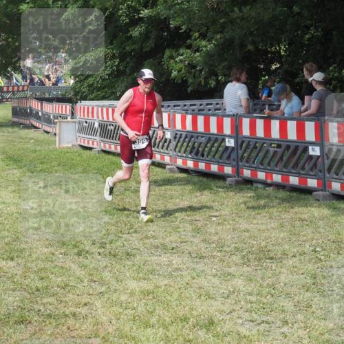 15.06.2025 - 27. Vierlanden-Triathlon KatJ http://msf.ph/oto/8038125 15.06.2025 11:31:54 Schwimmen  meine-sportfotos.de