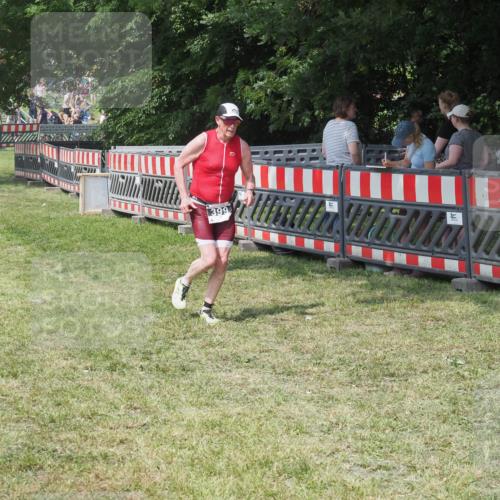 15.06.2025 - 27. Vierlanden-Triathlon KatJ http://msf.ph/oto/8038128 15.06.2025 11:31:54 Schwimmen  meine-sportfotos.de