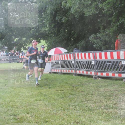 21.06.2025 - 27. Vierlanden-Triathlon KatJ http://msf.ph/oto/8038130 15.06.2025 14:20:13 Ziel 910, 1209, 1213 meine-sportfotos.de