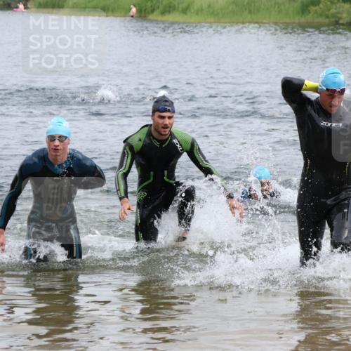 21.06.2025 - 27. Vierlanden-Triathlon Lena Gebhardt http://msf.ph/oto/8038134 15.06.2025 12:10:14 Schwimmen 1039, 1040, 1041, 1042, 1043 meine-sportfotos.de